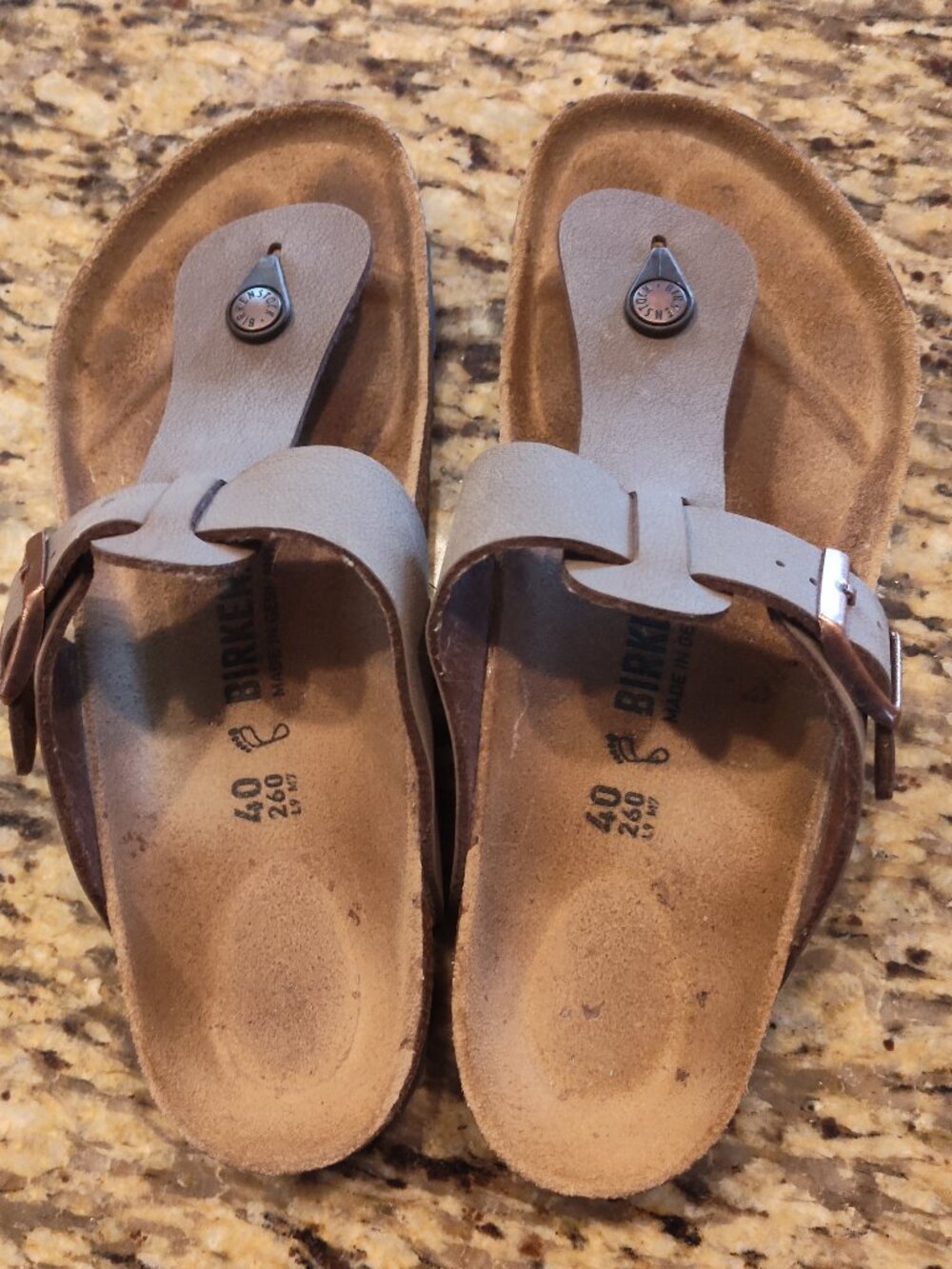 Birkenstock Gizeh Thong Sandals – Stone / Taupe (Size EU 40 / US 9-9.5)